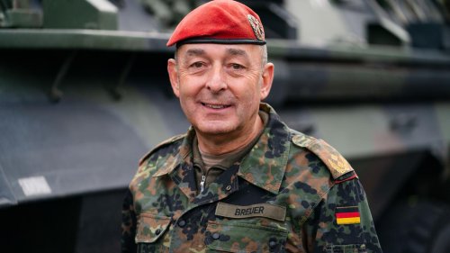 Carsten Breuer: Der General im Kanzleramt