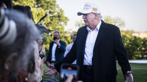 Liveblog Ukrainekrieg: Selenskyj möchte laut Trump "einen Deal machen"