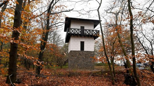 Archäologie: Teil des Limes am Rhein: Nachbau eines Wachturms restauriert