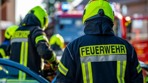 Kreis Tübingen: Sportwagen brennt nach Unfall aus: 100.000 Euro Schaden