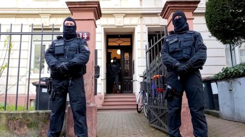 Bundesweite Razzien: Polizist bei "Reichsbürger"-Razzia angeschossen