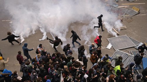 Frankreich: Eine Million Menschen auf der Straße, Feuer am Rathaus von Bordeaux