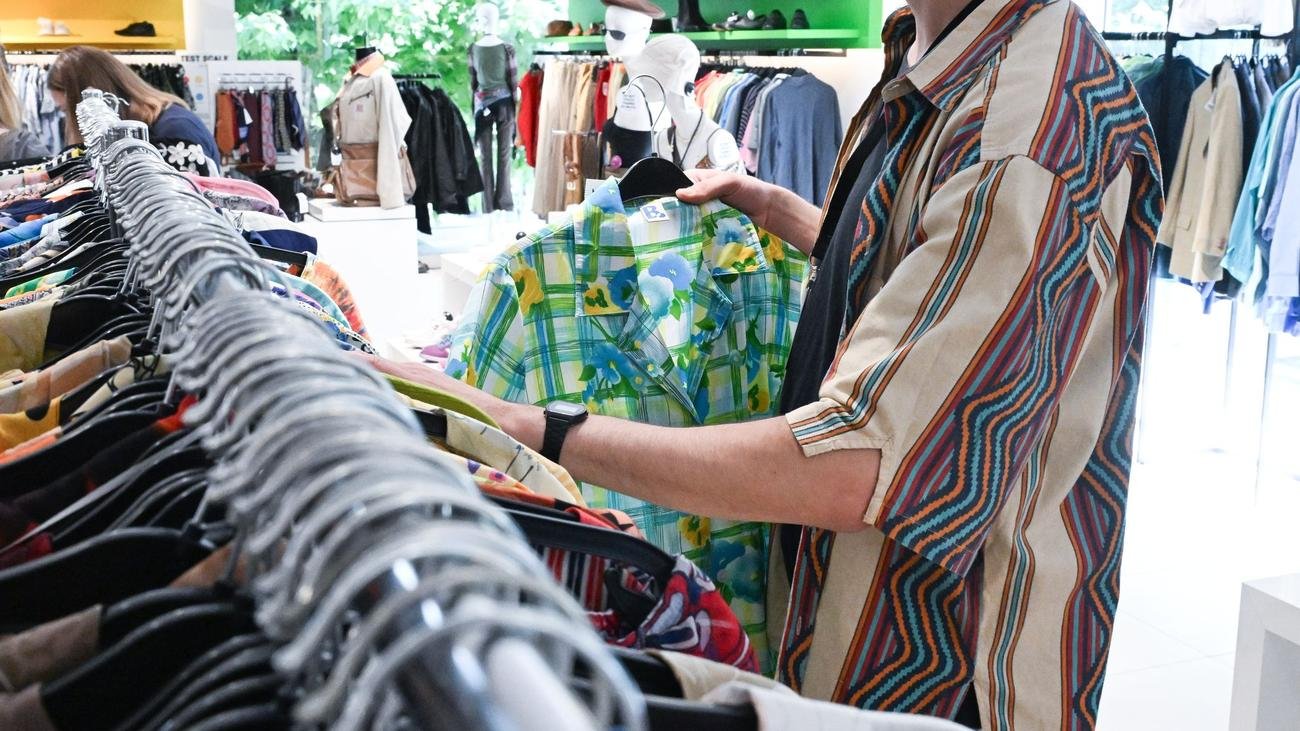 Textilverbrauch: Kleidertausch statt Kaufrausch: Was tun gegen Fast Fashion?