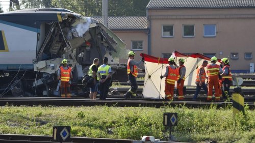 Unfälle: Zug kollidiert in Tschechien mit Rangierlok - ein Toter