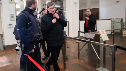 Kirche: "Kardinal Woelki bitte auf Saal 142!": Aussage vor Gericht