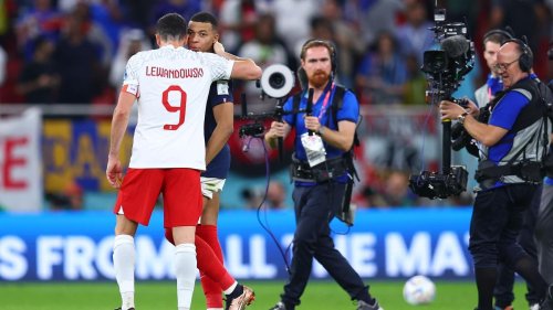 WM-Achtelfinale: "Jetzt schon eine WM-Legende": Mbappé entzaubert Polen