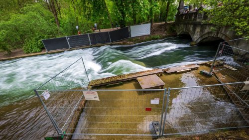 Freizeitsport: Surferin stirbt nach Unfall an Eisbachwelle