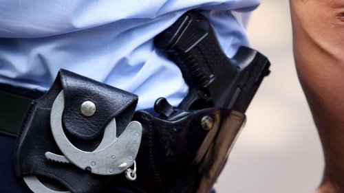 "Faschingspistole": Mit echter Waffe gerechnet: Polizei fesselt Paar in Nürnberg