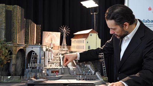 Oper unter freiem Himmel: Eiffelturm in Erfurt - "La Bohème" bei Domstufen-Festspielen