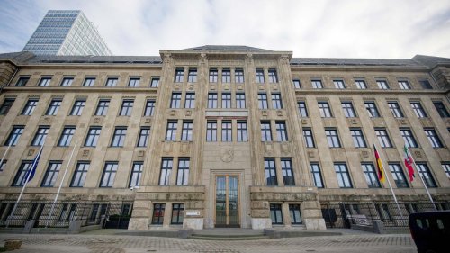 Überraschende Wende: Prüfbericht: Keine Bestechung bei Staatskanzlei-Sanierung