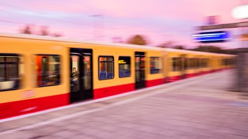 Berlin: 19-Jähriger stirbt mutmaßlich beim S-Bahnsurfen