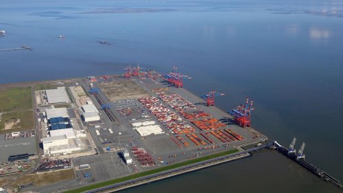 Tiefwasserhafen: JadeWeserPort wird elf: Auslastung weit unter Erwartungen