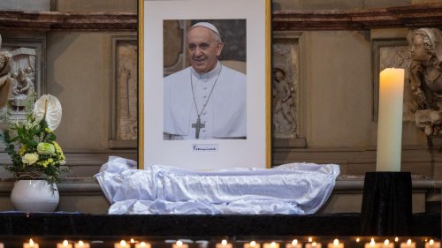 Katholische Kirche: Pontifikalrequiem für Papst Franziskus im Marien-Dom