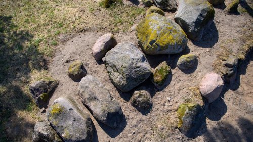 Archäologie: Hünengrab am Küsterberg rekonstruiert