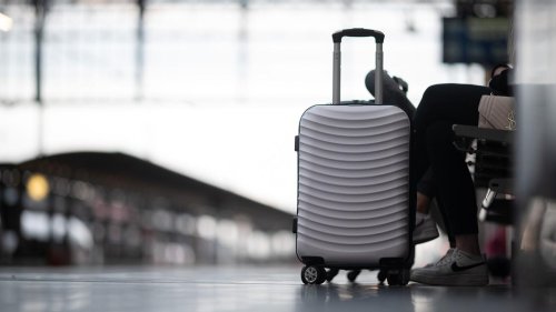 Frankfurt am Main: Reisender meldet gestohlenen Koffer: 22.000 Euro Schaden