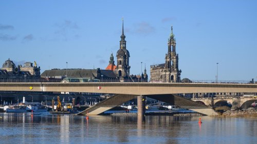 Brückeneinsturz: Kampfmittelsondierung an Carolabrücke - 79 Verdachtsfälle
