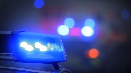 Erfurt: Streifenwagen stößt mit Auto zusammen: Polizisten verletzt