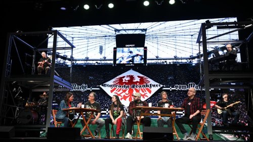 Theaterstück: Hommage an die Eintracht: Premiere für "Adlerherzen"