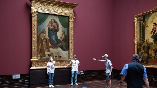 Klimaschutzaktivismus: Klebe-Attacke auf "Sixtinische Madonna" - Mildere Strafen
