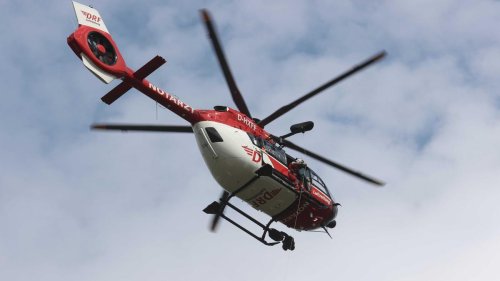 Unfälle: Autofahrer auf A9 eingeklemmt und schwer verletzt