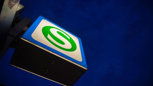 Nächtlicher Notfall: Etwa tausend Menschen sitzen in kaputter S-Bahn fest