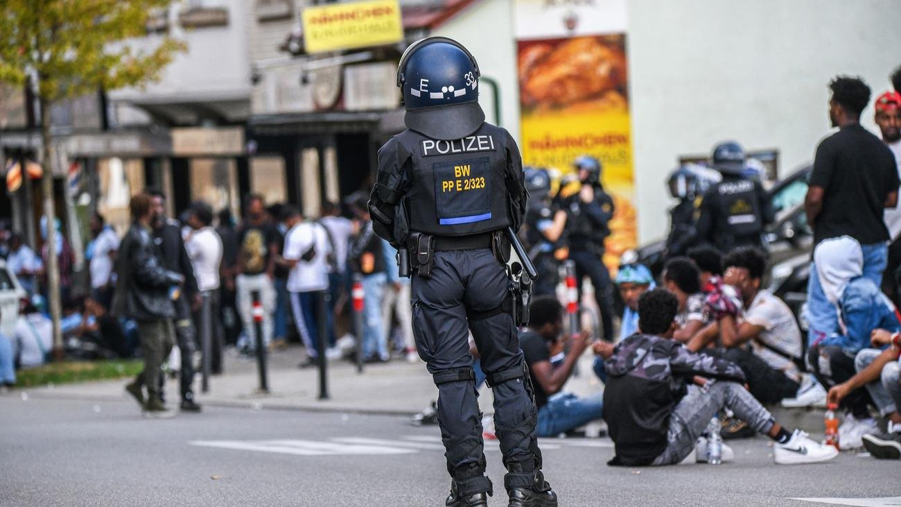 Innere Sicherheit: Razzia gegen Eritreer-Gruppe nach Festival-Ausschreitungen