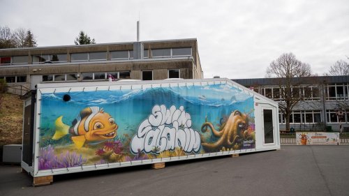 Grundschule: Schwimmen lernen im Container