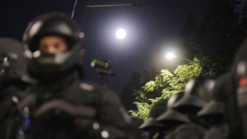 Demonstrationen: Polizei: In Leipzig 50 Beamte verletzt: 30 Festnahmen