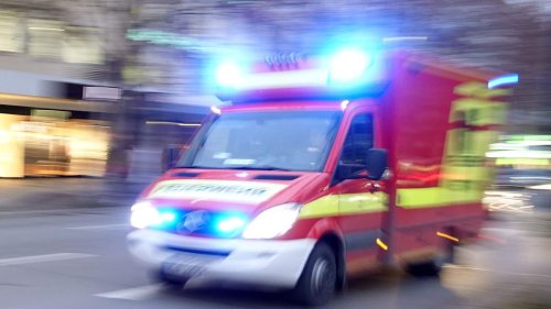 Notfall: Surferin auf Eisbachwelle verunglückt - Kritischer Zustand