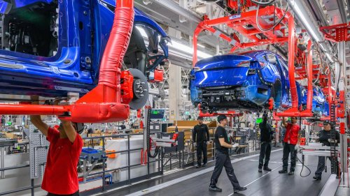 Grünheide: 3.000 Tesla-Beschäftige in Grünheide fordern Entlastung