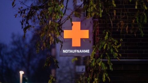 Unfälle: Auto überrollt Kind auf Skateboard
