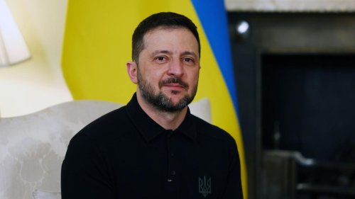 Kunst im Krieg: Selenskyj vor Bild mit Kreml in Flammen – Unmut in Moskau