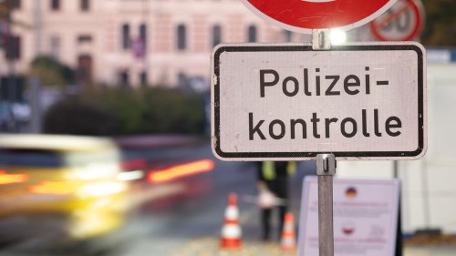 Grenzpolitik: Mehr als 130 Menschen protestieren an Grenze in Görlitz