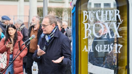 Nationalsozialismus: Neue Bücherbox an Holocaust-Mahnmal "Gleis 17" aufgestellt