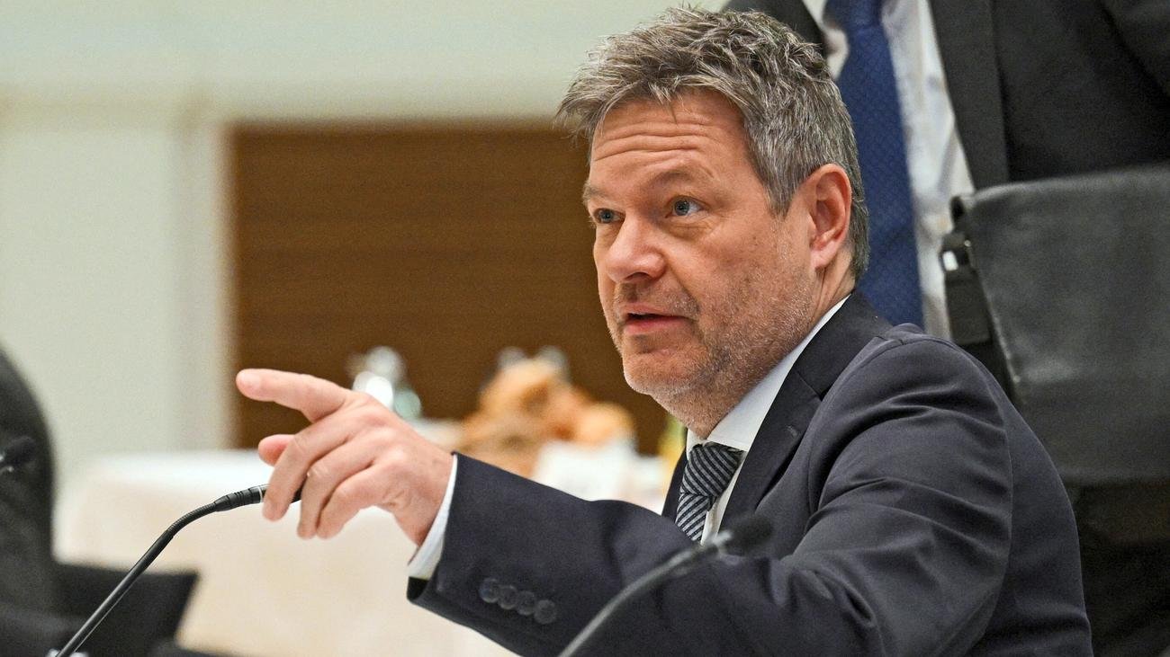 Deutsche Wirtschaft: Habeck sichert Industrie die Förderung von Großprojekten zu