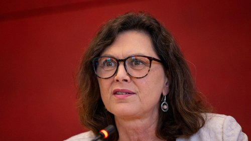 Landtag: Aigner eröffnet neues Besucherfoyer im Landtag