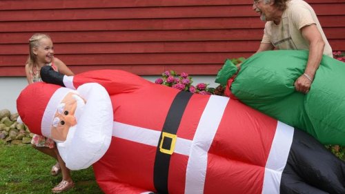 Weihnachten im Hochsommer: Familie holt großes Festessen nach