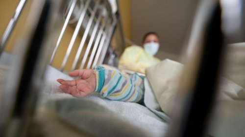 Krankenhäuser: Kliniken am Limit: RS-Virus belastet Kinder und Personal