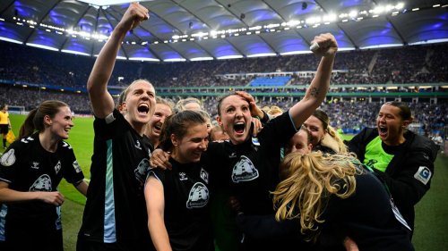 Elbvertiefung: Der tägliche Newsletter aus Hamburg: Ein Rasenplatz, zwei Teams, ein Ball. Es könnte auch Lacrosse sein.