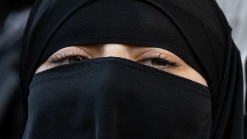 Urteil zu Niqab: Kein Gesichtsschleier am Lenkrad erlaubt - Urteil