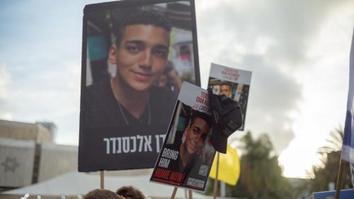 Konflikt in Nahost: Emotionales Wiedersehen zwischen Ex-Geisel und Familie