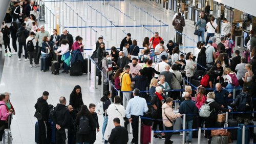 Luftverkehr: Ferienstart mit Wartezeiten am Flughafen Düsseldorf