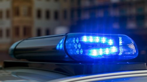 Ermittlungen: Unbekannte legen Feuer: Acht Autos brennen in Bremen