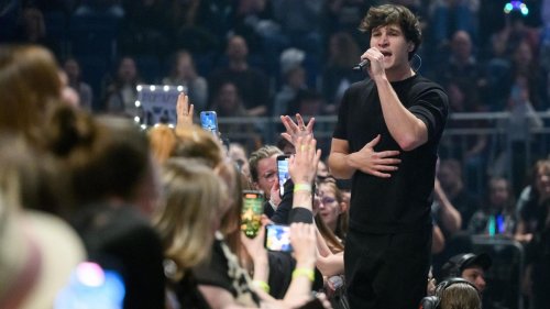 Konzert in Hannover: Nach Krankheit: Wincent Weiss wieder auf der Bühne