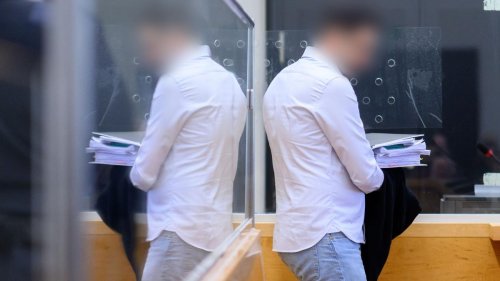 Prozess gegen Staatsanwalt: Korruptionsprozess: Verdächtige Gelder, Aktenfotos und Hund