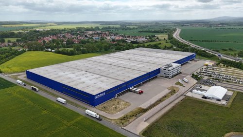 Buchhandel: Hunderte Roboter im Logistikzentrum für Buchhändler Thalia