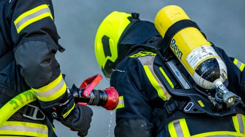 Löscharbeiten: Brand in Bremer Grundschule: Unterricht fällt aus