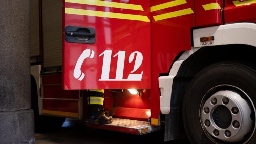Feuer: Mehrfamilienhaus in Flammen - Hunderttausende Euro Schaden