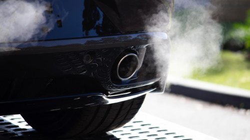 Kraftfahrtbundesamt: CO₂-Ausstoß von neuzugelassenen Autos gestiegen