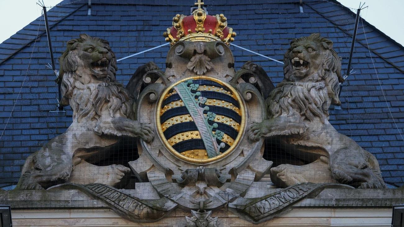 Prozesse: Über 500.000 Euro erbeutet - Prozess gegen Krankenschwester